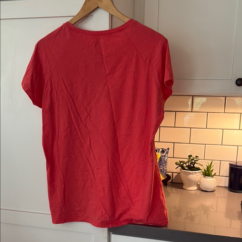 The North Face Red Short Sleeve T-Shirt - Picture 2 of 2